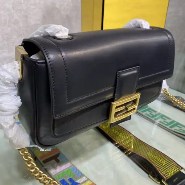 Yupoo bagsoffer FENDI BAGUETTE CHAIN