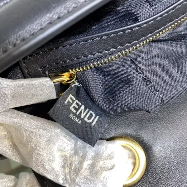 Yupoo bagsoffer FENDI BAGUETTE CHAIN