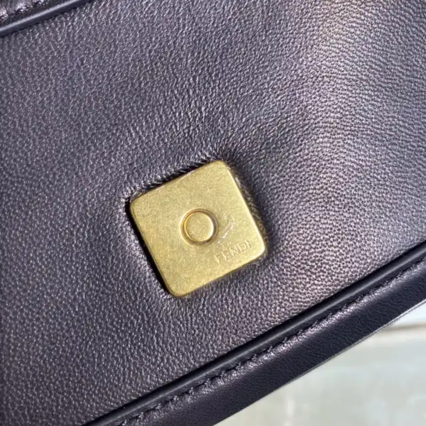 Yupoo bagsoffer FENDI MINI BAGUETTE CHAIN