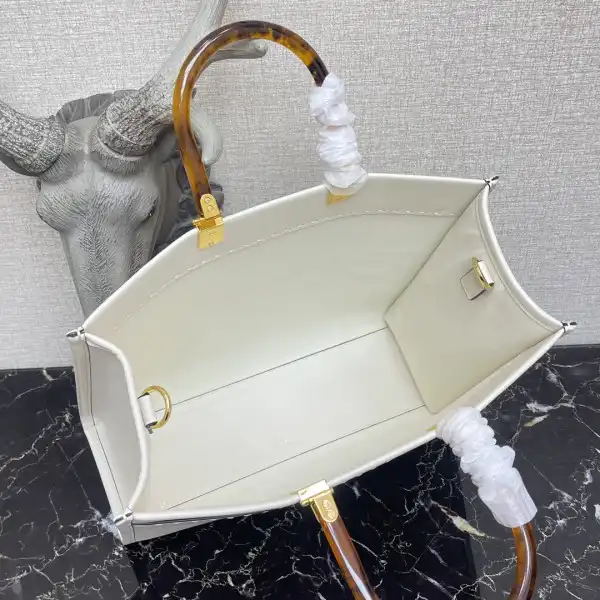 Bagsoffer yupoo FENDI MEDIUM SUNSHINE