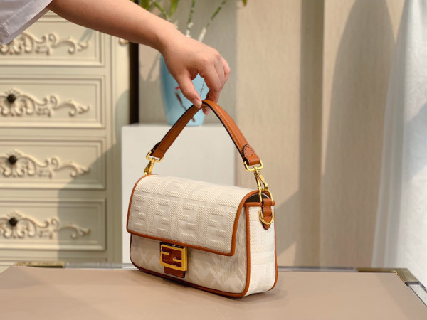 HOT SALE FENDI BAGUETTE