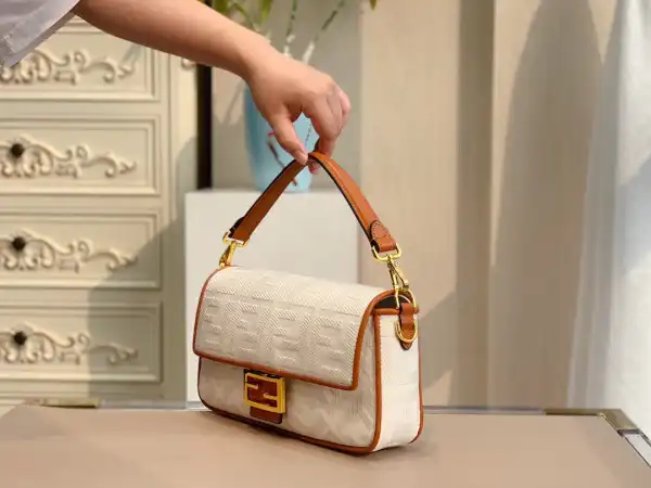 FENDI BAGUETTE