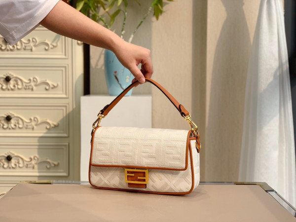 HOT SALE FENDI BAGUETTE