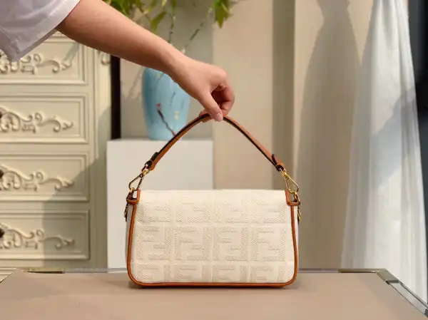 First Bag Ru FENDI BAGUETTE