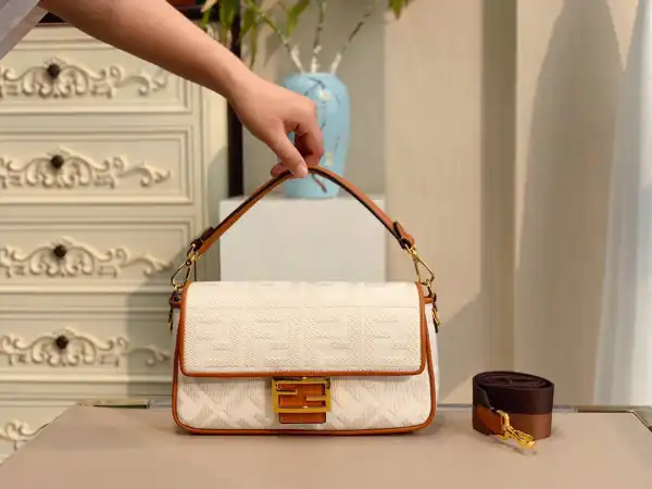 FENDI BAGUETTE