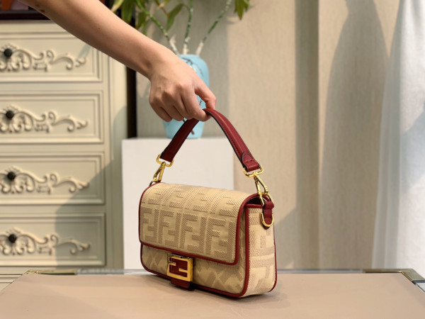 HOT SALE FENDI BAGUETTE