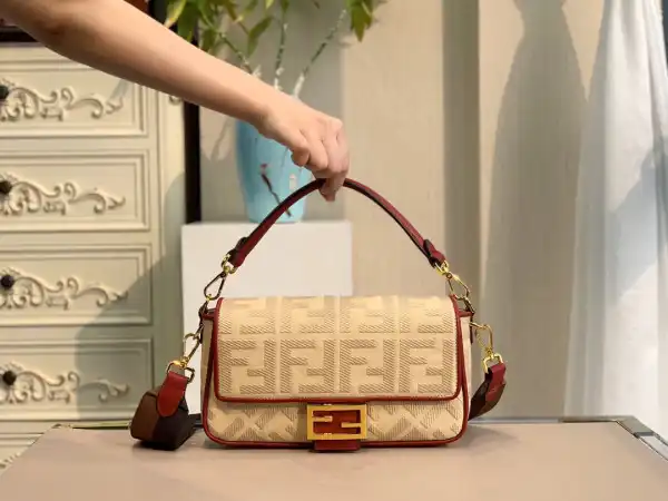 FENDI BAGUETTE