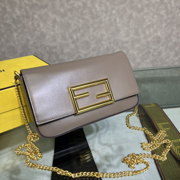 HOT SALE FENDI Wallet On Chain With Pouches