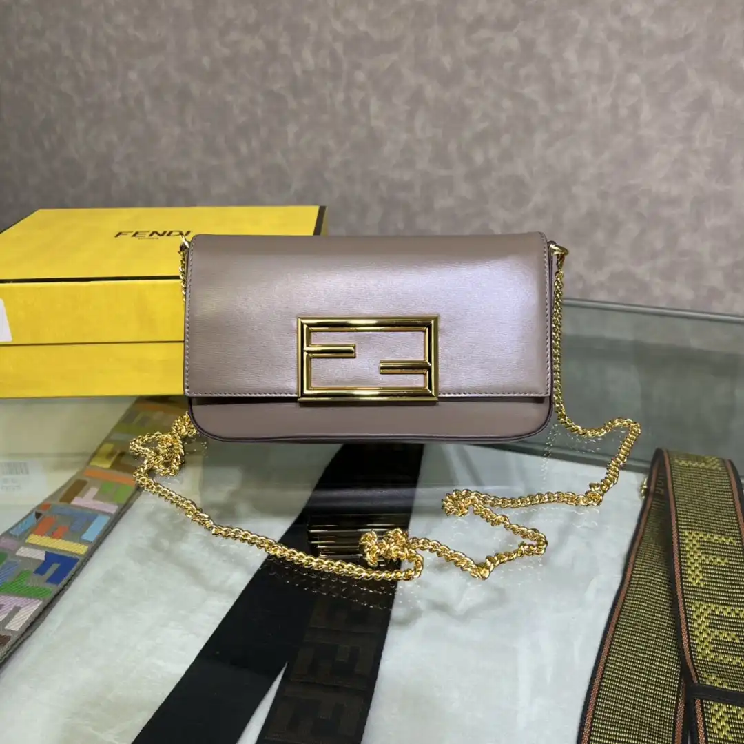 HOT SALE FENDI Wallet On Chain With Pouches