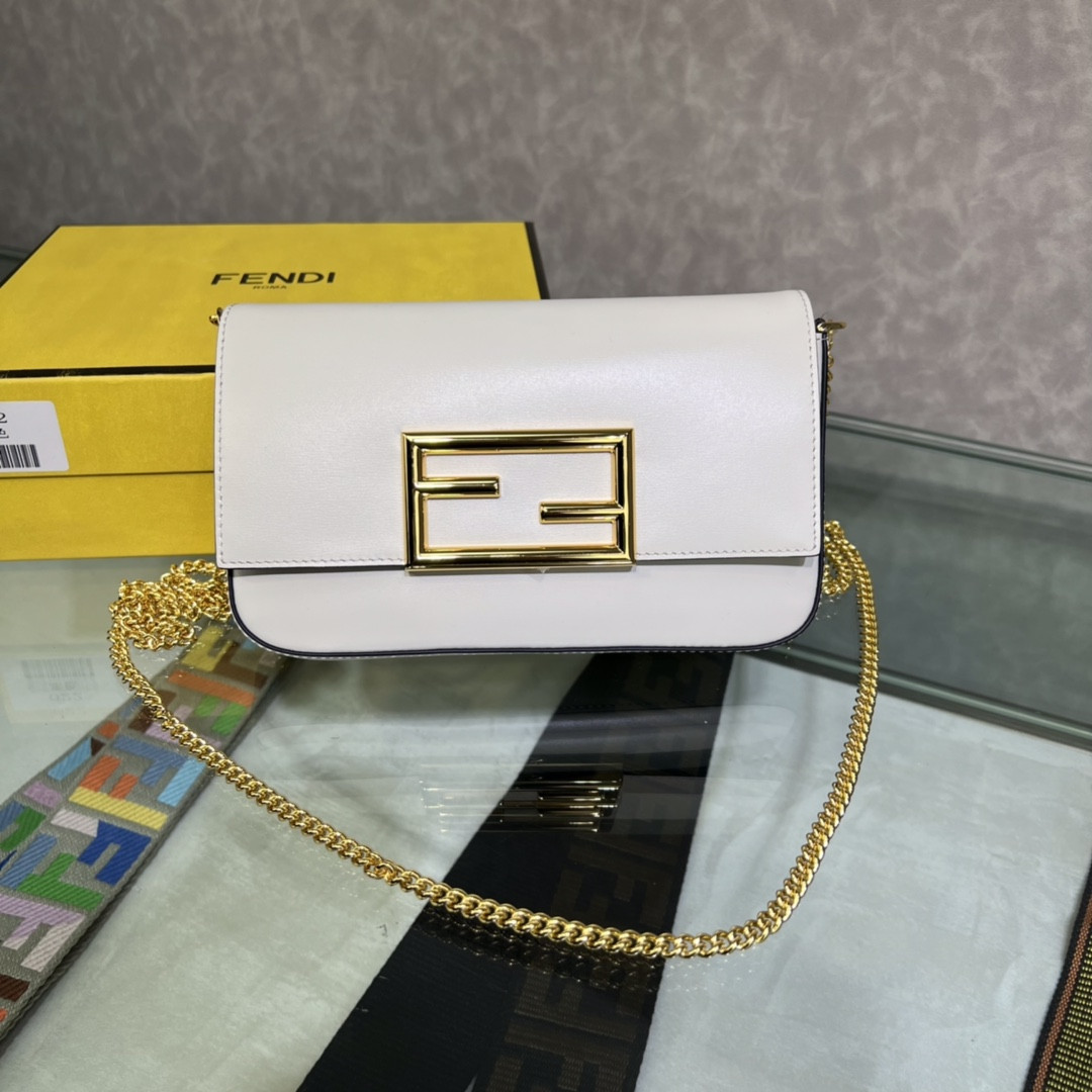 HOT SALE FENDI Wallet On Chain With Pouches