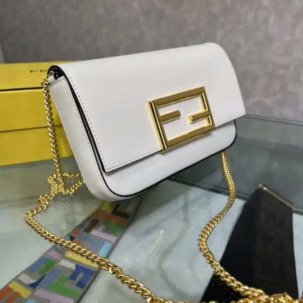 Yupoo bagsoffer FENDI Wallet On Chain With Pouches