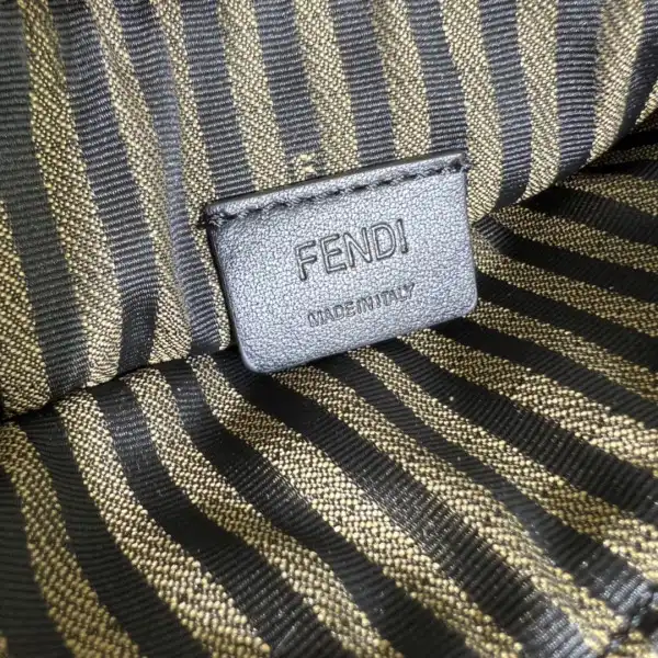 Yupoo bagsoffer FENDI Wallet On Chain With Pouches