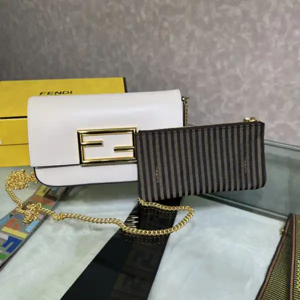 Yupoo bagsoffer FENDI Wallet On Chain With Pouches