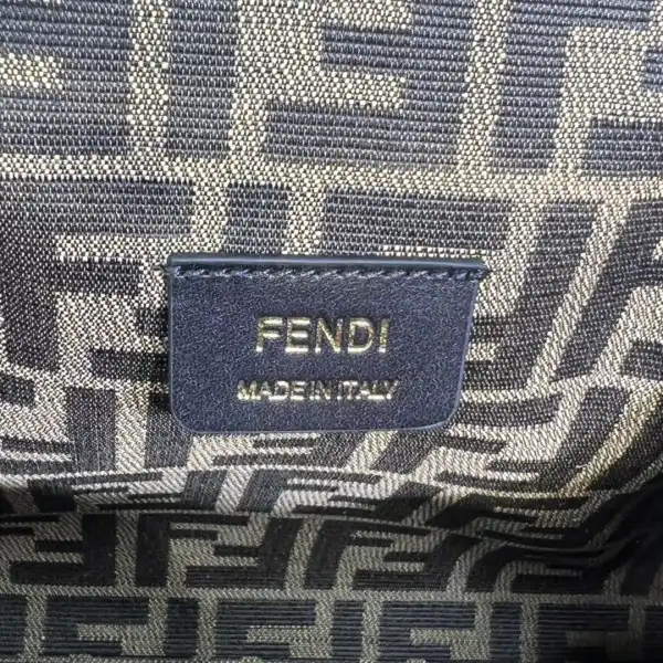 Bagsoffer FENDI FIRST MEDIUM