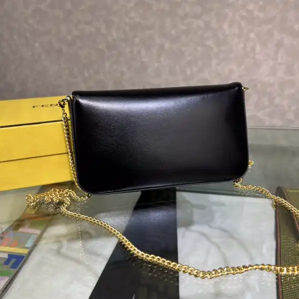 Yupoo bagsoffer FENDI Wallet On Chain With Pouches