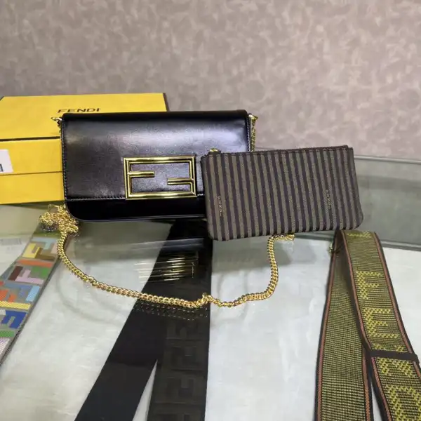 Yupoo bagsoffer FENDI Wallet On Chain With Pouches