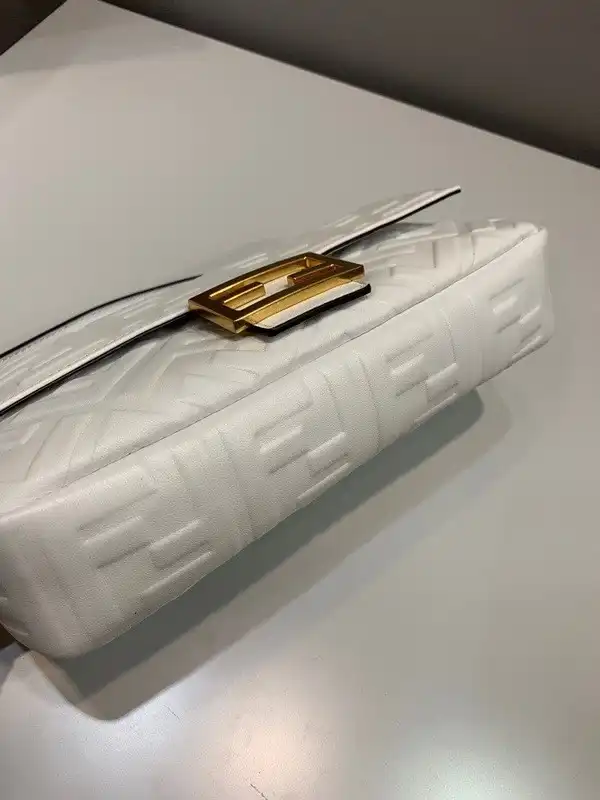 First bag ru FENDI BAGUETTE