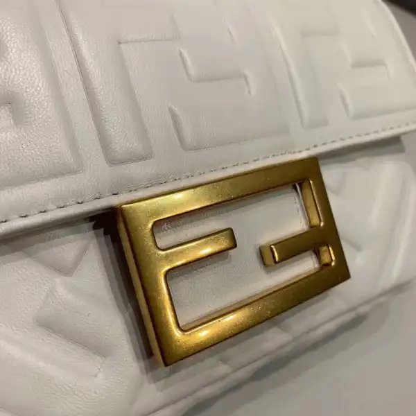 First bag ru FENDI BAGUETTE