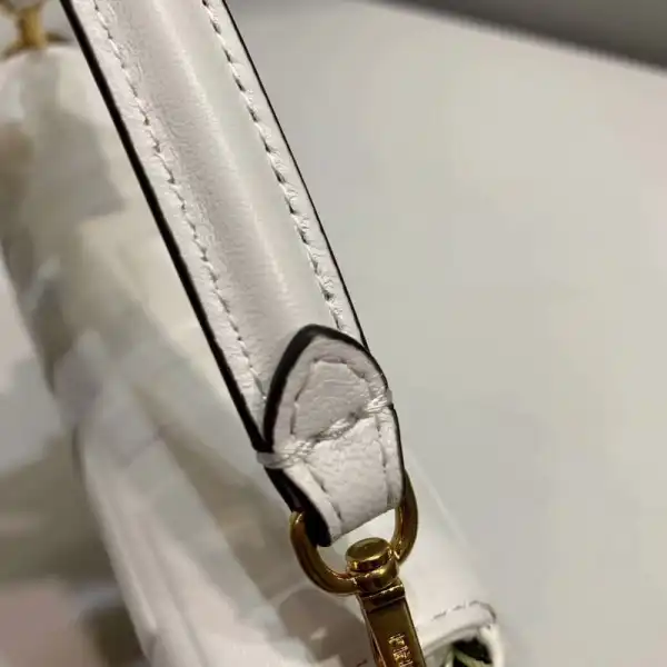 First bag ru FENDI BAGUETTE