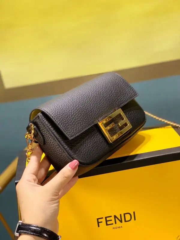 First Bag Ru FENDI BAGUETTE