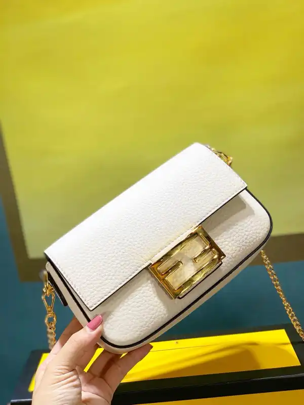 Bagsoffer yupoo FENDI BAGUETTE