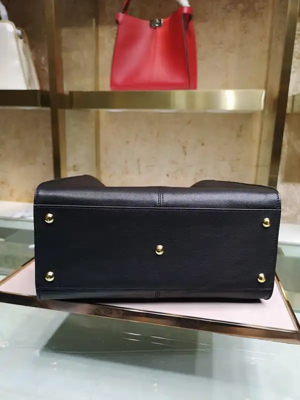 Bagsoffer FENDI PEEKABOO