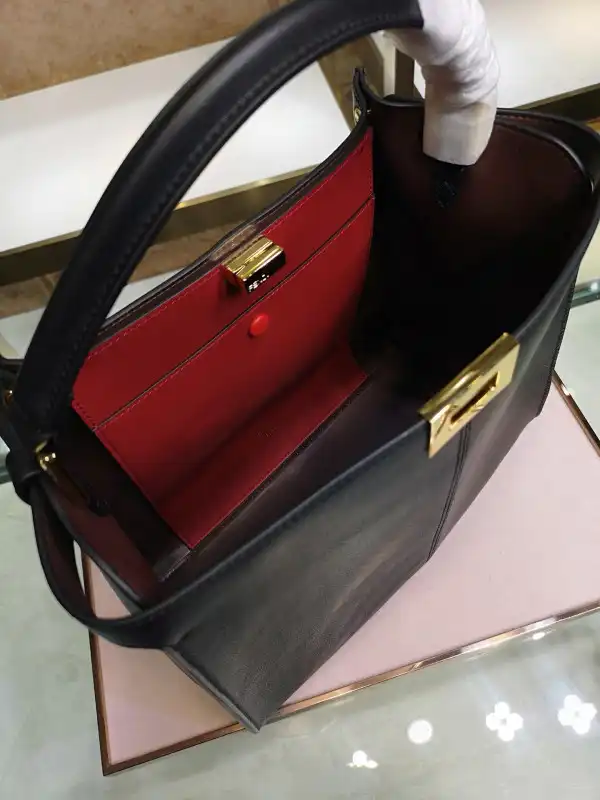 Bagsoffer FENDI PEEKABOO