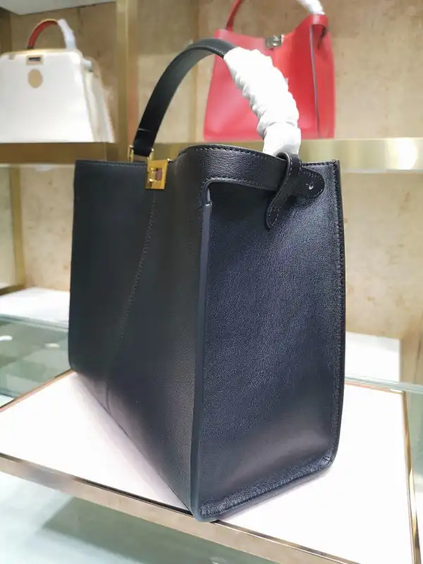 Bagsoffer FENDI PEEKABOO