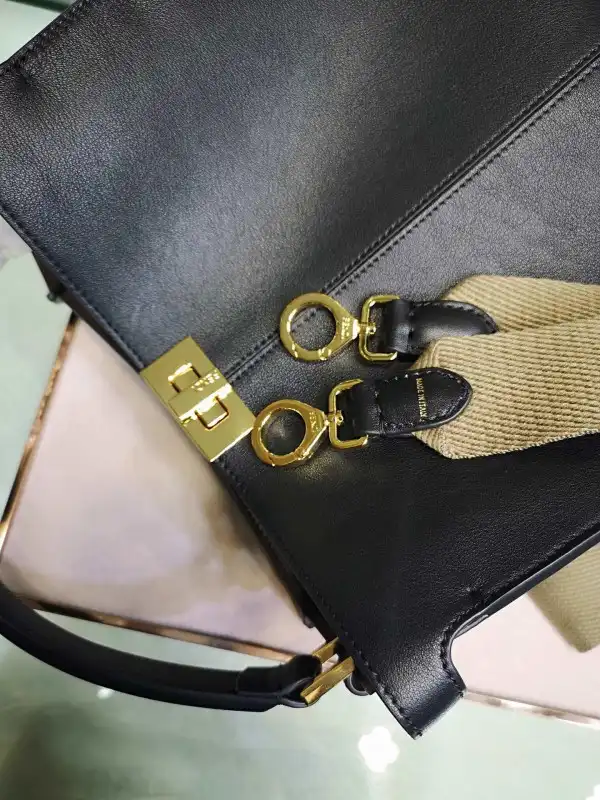 Bagsoffer FENDI PEEKABOO