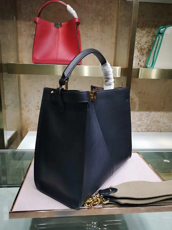 Bagsoffer FENDI PEEKABOO