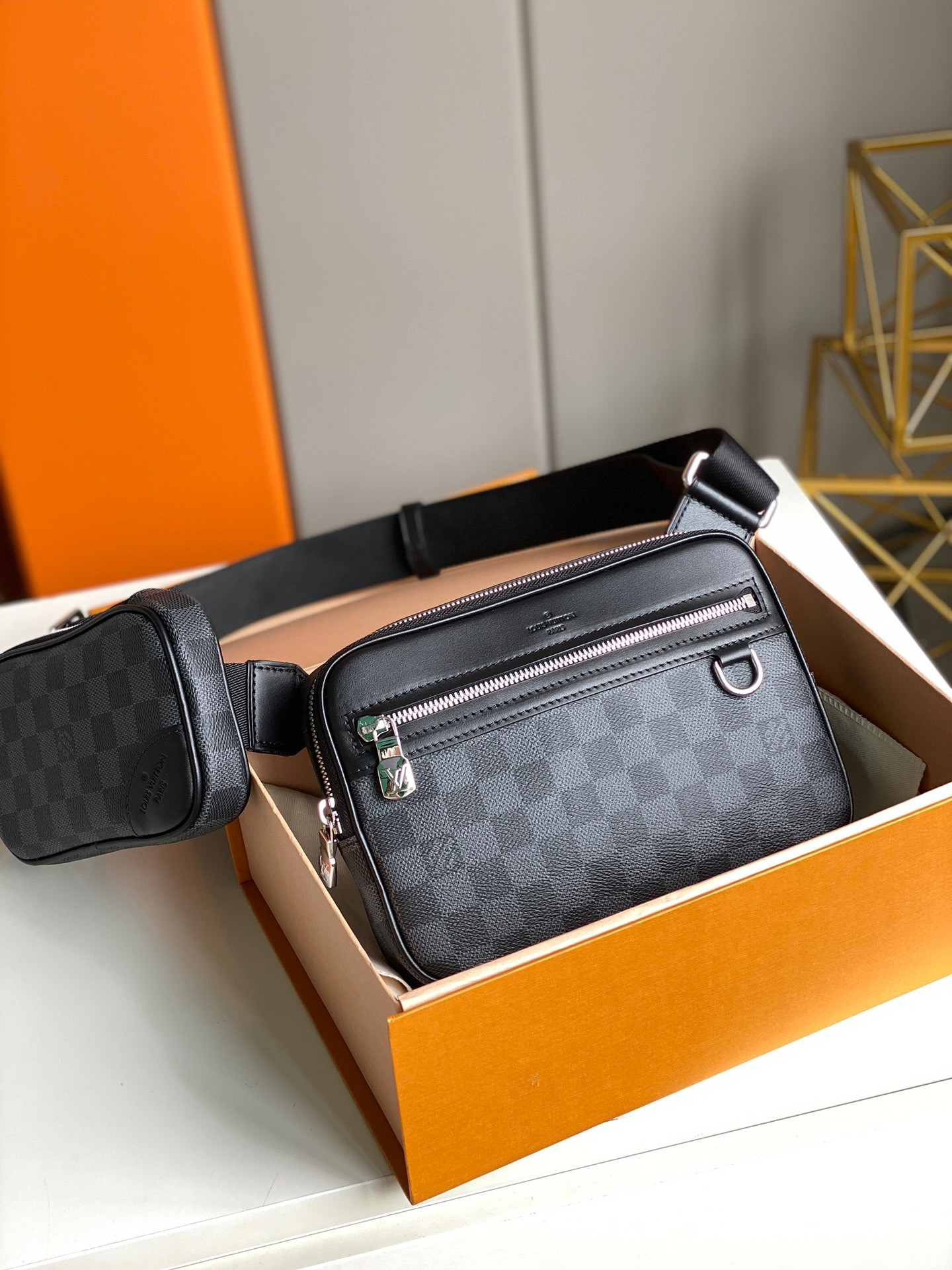 [FREE SHIPPING] LOUIS VUITTON SCOTT MESSENGER