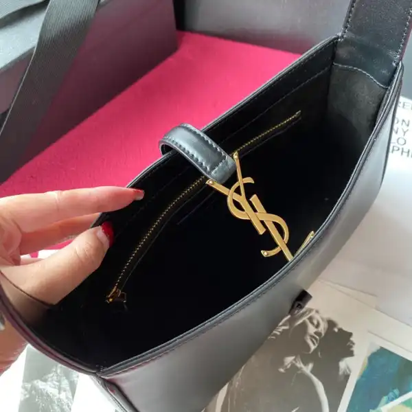 YSL LE 5 À 7 HOBO BAG