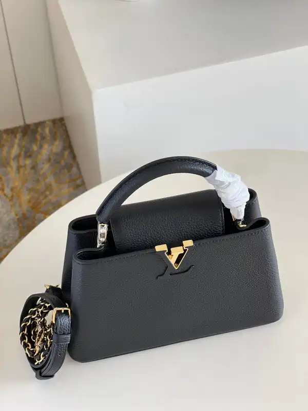 First bag ru LOUIS VUITTON CAPUCINES BB