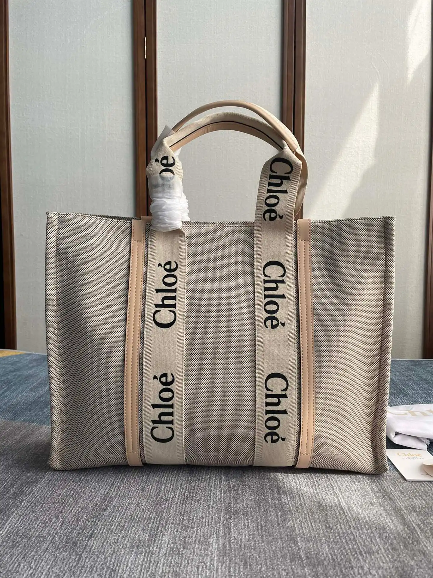 First bag ru CHLOÉ LARGE WOODY TOTE BAG