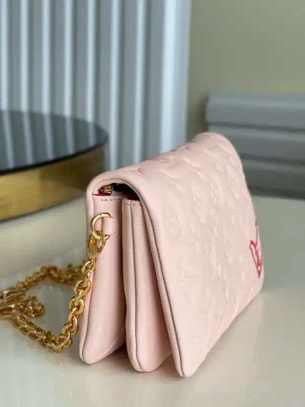 First bag ru LOUIS VUITTON LIMITED EDITION - POCHETTE COUSSIN