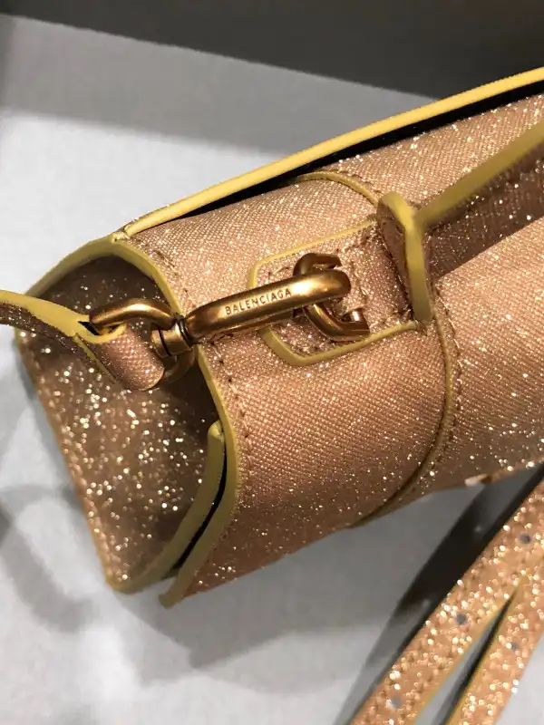 Frstbag ru BALENCIAGA HOURGLASS