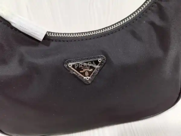 Yupoo bagsoffer PRADA NYLON HOBO BAG