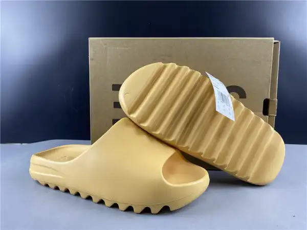 Bagsoffer YEEZY SLIDE DESERT SAND FW6344