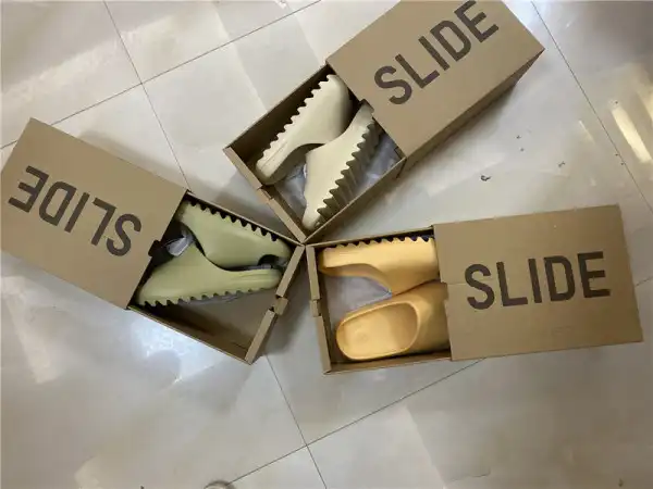 First bag ru YEEZY SLIDE RESIN FX0494