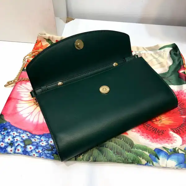 First bag ru Gucci Zumi smooth leather small shoulder bag