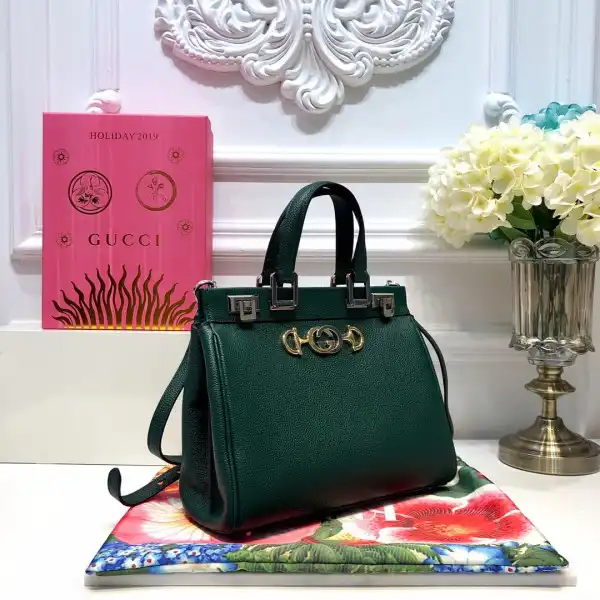 Gucci Zumi grainy leather small top handle bag