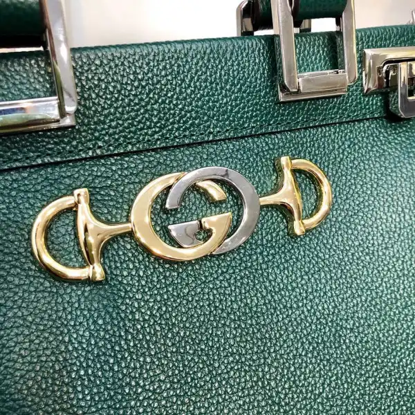 Gucci Zumi grainy leather small top handle bag