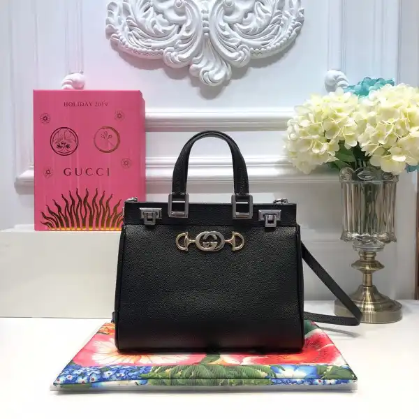 Gucci Zumi grainy leather small top handle bag