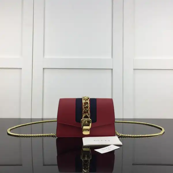 First bag ru GUCCI Sylvie leather super mini bag