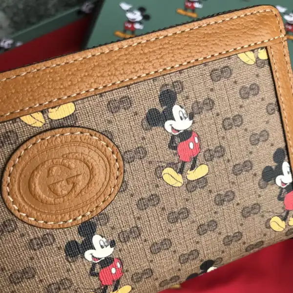 First bag ru Disney x Gucci GG Zippy Wallet