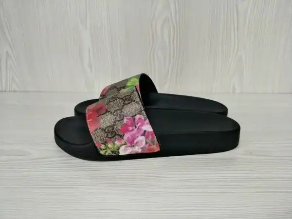 Bagsoffer yupoo GUCCI SLIPPERS