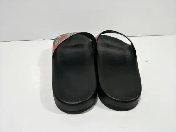 GUCCI SLIPPERS