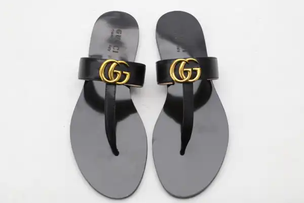 GUCCI Leather thong sandal with Double G