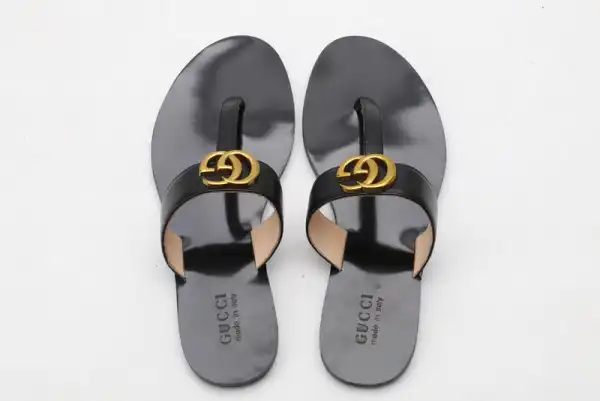 GUCCI Leather thong sandal with Double G