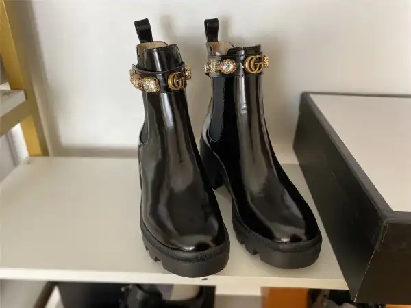 Frstbag ru GUCCI EMBROIDERED LEATHER ANKLE BOOT WITH BELT